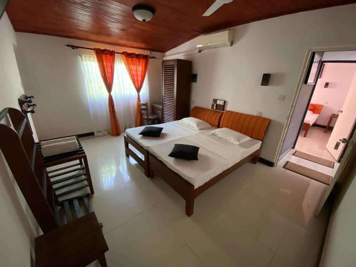 Beach Walk Hotel Unawatuna Exterior foto