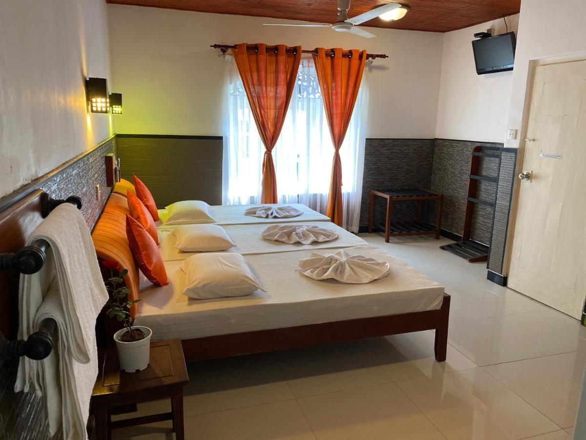 Beach Walk Hotel Unawatuna Exterior foto